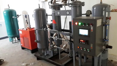 蘭州某(mou)食品包(bao)裝企業(ye)15立方，純(chun)度99.9%制氮(dàn)機使用(yong)現場