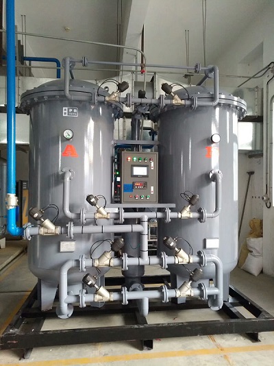 某輪(lun)胎企業(yè)400立方，純(chún)度99.5%制氮(dàn)機現場(chang)