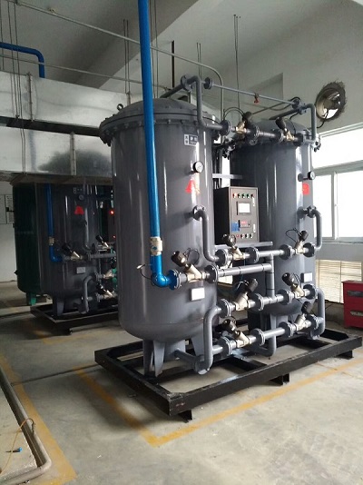 某(mou)化工企業兩(liǎng)台300立方，純度(dù)99.9%制氮機現場(chǎng)